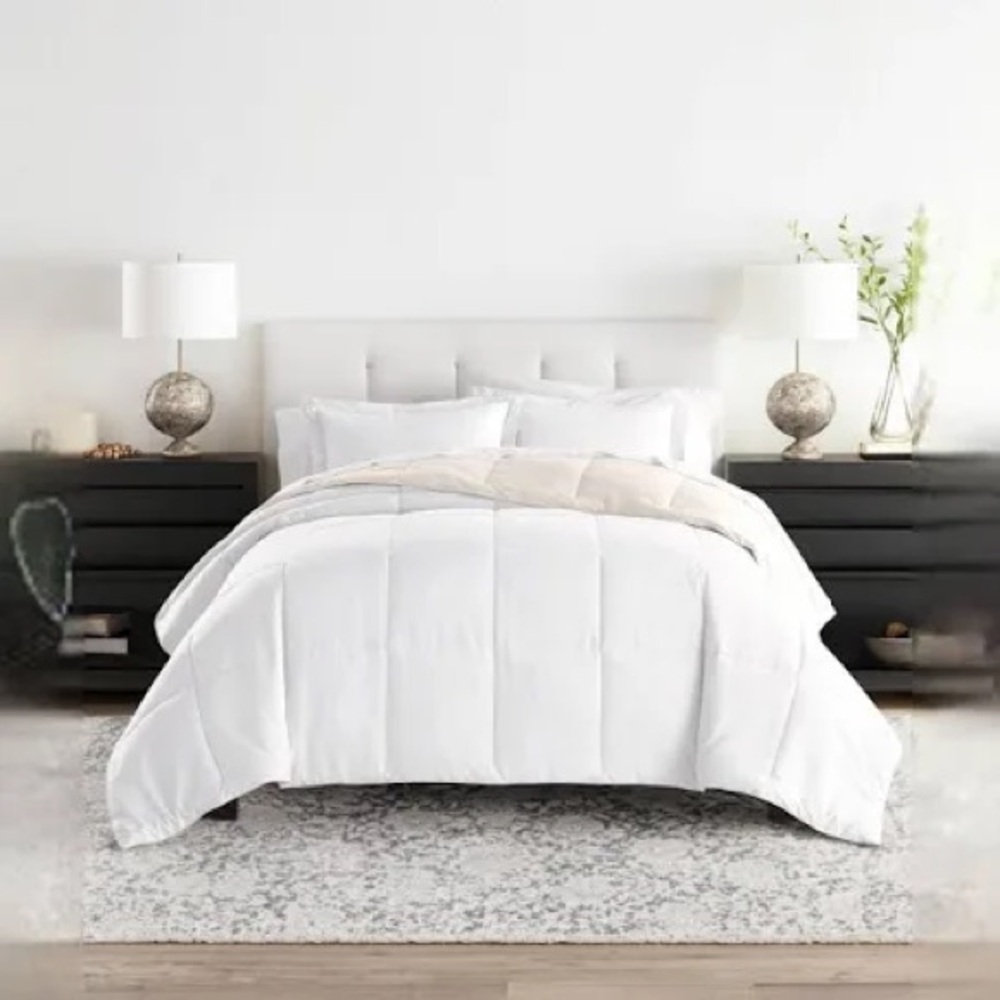 iEnjoy Home Reversible Full/Queen Comforter Set, White